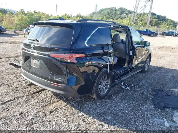 5TDKSKFCXMS037060 — 2021 Toyota Sienna, фото 4 с аукциона IAAI 13.10.2026, Правый бок