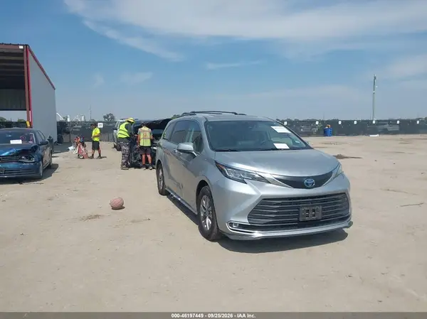 5TDYRKEC9MS074513 — 2021 Toyota Sienna, Передняя часть слева (Left Front), фото до ремонта