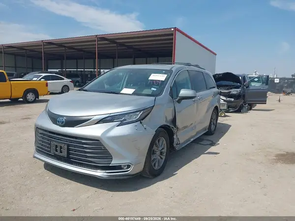5TDYRKEC9MS074513 — 2021 Toyota Sienna, фото 2 с аукциона IAAI, Передняя часть слева