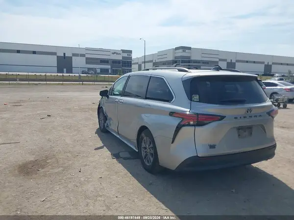 5TDYRKEC9MS074513 — 2021 Toyota Sienna, фото 3 с аукциона IAAI, Передняя часть слева