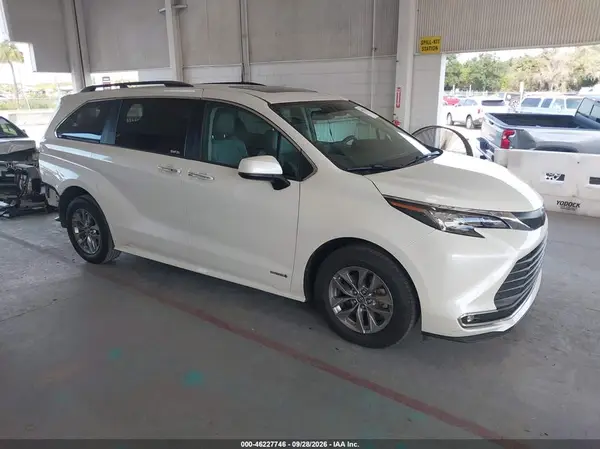 5TDYRKEC4MS018348 — 2021 Toyota Sienna, Задняя часть (Rear), фото до ремонта