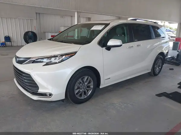 5TDYRKEC4MS018348 — 2021 Toyota Sienna, фото 2 с аукциона IAAI, Задняя часть