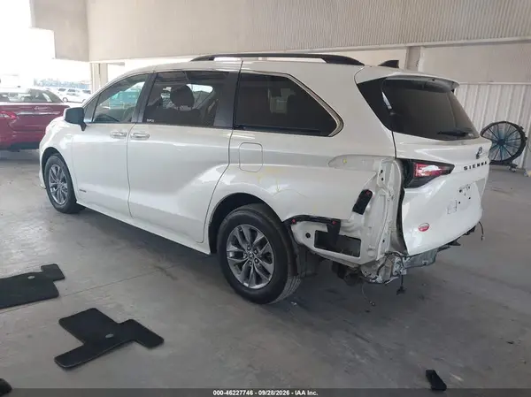 5TDYRKEC4MS018348 — 2021 Toyota Sienna, фото 3 с аукциона IAAI, Задняя часть