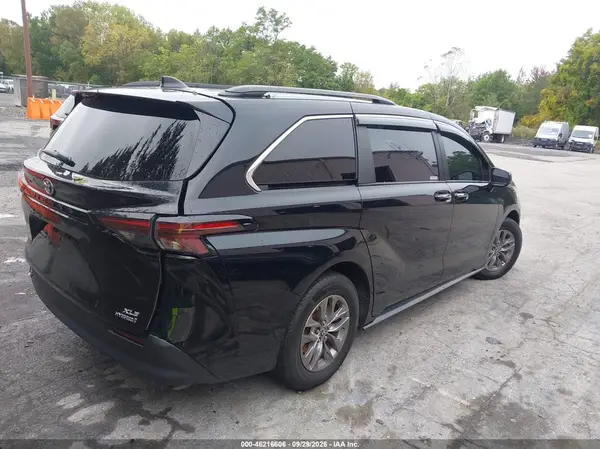 5TDYRKEC9RS194206 — 2024 Toyota Sienna, фото 4 с аукциона IAAI, Задняя часть слева