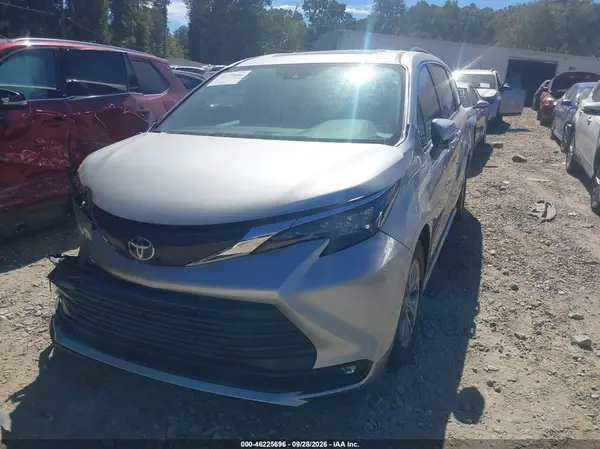 5TDYRKEC6SS288839 — 2025 Toyota Sienna, фото 2 с аукциона IAAI, Правый бок