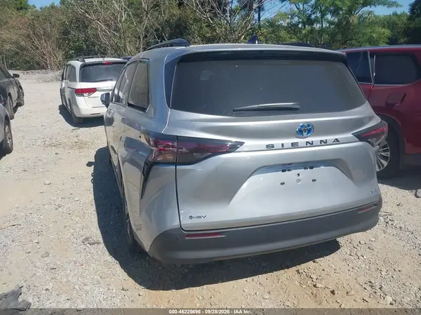 5TDYRKEC6SS288839 — 2025 Toyota Sienna, фото 3 с аукциона IAAI, Правый бок