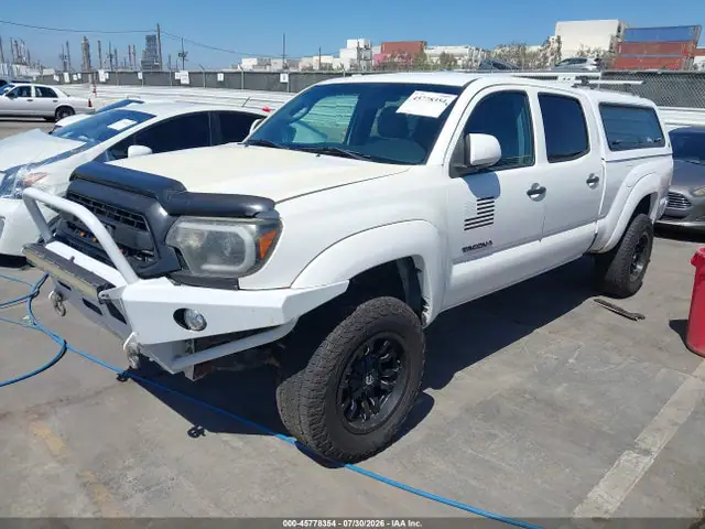 3TMMU4FN2FM078236 — 2015 Toyota Tacoma Base V6, фото 2 с аукциона IAAI 14.10.2026, Естественный износ