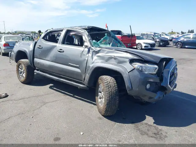 3TMAZ5CN8HM046618 — 2017 Toyota Tacoma SR5 V6, Опрокидывание (Rollover), фото до ремонта