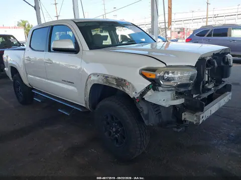 5TFAX5GNXGX068175 — 2016 Toyota Tacoma SR5, Передняя часть (Front End), фото до ремонта