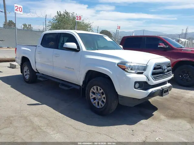 5TFAX5GN6HX084228 — 2017 Toyota Tacoma SR5, Передняя часть слева (Left Front), фото до ремонта