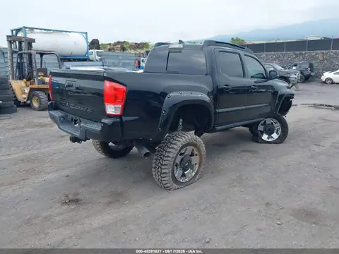 2017 Toyota Tacoma Trd Sport VIN 3TMCZ5AN3HM046909 фото 4