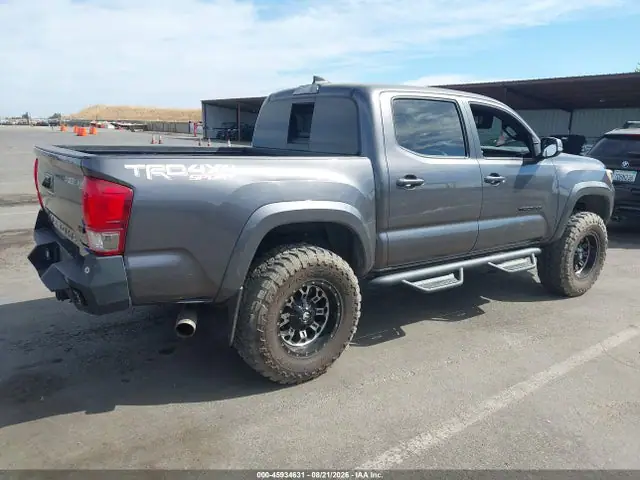 5TFCZ5AN2HX050377 — 2017 Toyota Tacoma Trd Sport, фото 4 с аукциона IAAI 30.09.2026, Левый бок