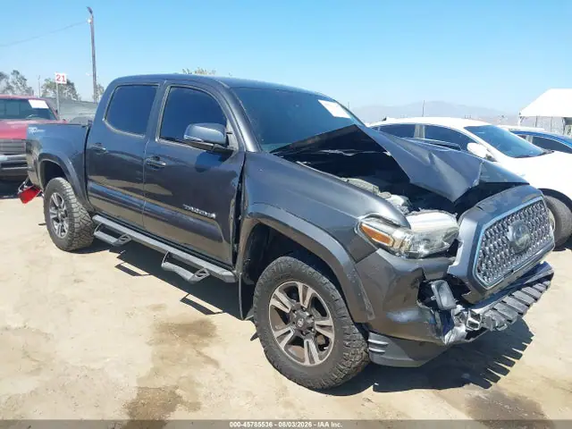 3TMAZ5CN1JM067008 — 2018 Toyota Tacoma Trd Sport, Передняя часть (Front & Rear), фото до ремонта