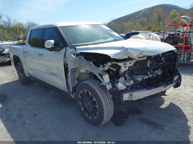 2025 Toyota Tundra Limited VIN 5TFJA5DB3SX332437 фото 1