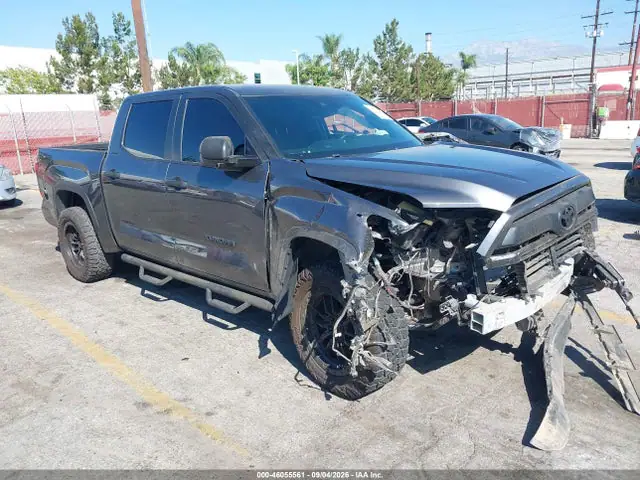 5TFLA5AB9SX049117 — 2025 Toyota Tundra SR5, Передняя часть (Front & Rear), фото до ремонта
