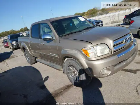 5TBDT44145S482617 — 2005 Toyota Tundra, Сзади, фото до ремонта