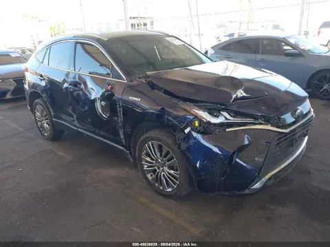JTEAAAAH5MJ020414 — 2021 Toyota Venza XLE, Передняя часть справа (Right Front), фото до ремонта