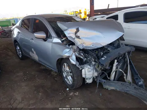 3MYDLBYV6JY322333 — 2018 Toyota Yaris IA, Передняя часть (Front End), фото до ремонта