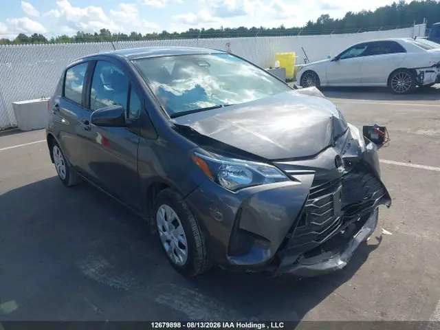 VNKKTUD33KA105471 — 2019 Toyota Yaris L/LE/SE, Передняя часть (Front), фото до ремонта