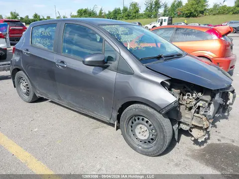 VNKKTUD31GA056536 — 2016 Toyota Yaris LE, Передняя часть (Front), фото до ремонта