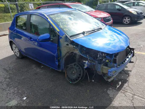 VNKKTUD37JA095851 — 2018 Toyota Yaris LE, Передняя часть (Front), фото до ремонта