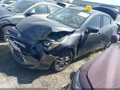 2019 Toyota YARIS LE VIN 3MYDLBYV3KY523592 фото 2