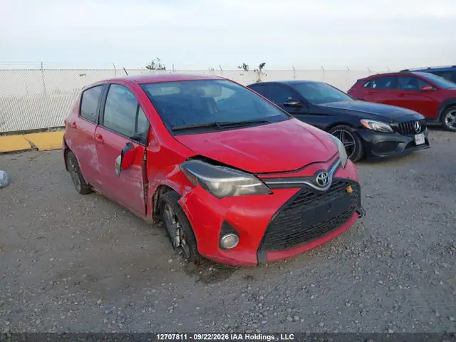 VNKKTUD38FA031762 — 2015 Toyota Yaris, Передняя часть (Front), фото до ремонта