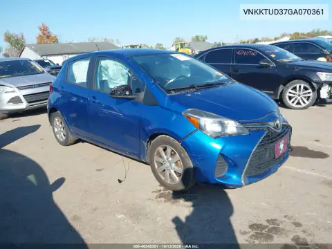 VNKKTUD37GA070361 — 2016 Toyota Yaris, Левая сторона, фото до ремонта