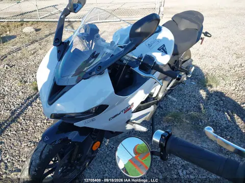 2025 Triumph Motorcycle Daytona 660 VIN SMTL23UF2STBZ2633 фото 2