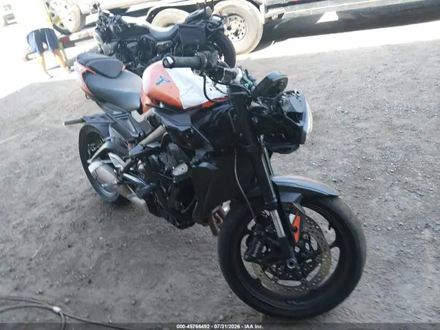 SMTA604S8STCC4519 — 2025 Triumph Motorcycle Street Triple 765 R, Передняя и задняя части (Front & Rear), фото до ремонта