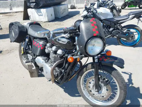 SMT920K18ET655599 — 2014 Triumph Motorcycle Thruxton, Передняя часть (Front End), фото до ремонта
