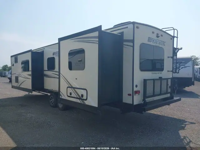 4EZT13322K8022996 — 2019 Venture Travel Trailer, фото 3 с аукциона IAAI 29.09.2026, Левый бок