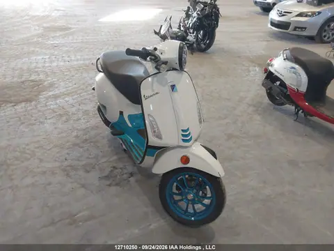 ZAPCA06B0P5108200 — 2023 Vespa Primavera/Sprint 50, Левый бок (Left Side), фото до ремонта