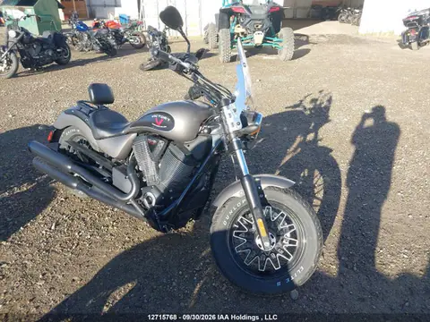 5VPLB36N5F3038201 — 2015 Victory Motorcycles Gunner, Передняя часть (Front), фото до ремонта