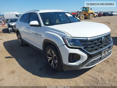 1V2DE2CA1RC203962 — 2024 Volkswagen Atlas Cross Sport, Передняя часть, фото до ремонта