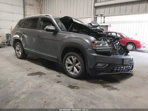 1V2MR2CA8JC560371 — 2018 Volkswagen Atlas, Передняя часть (Front End), фото до ремонта
