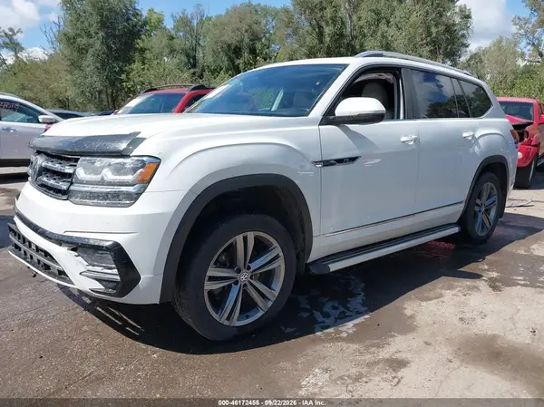 1V2RR2CA8JC600440 — 2018 Volkswagen Atlas, фото 2 с аукциона IAAI, Передняя часть справа