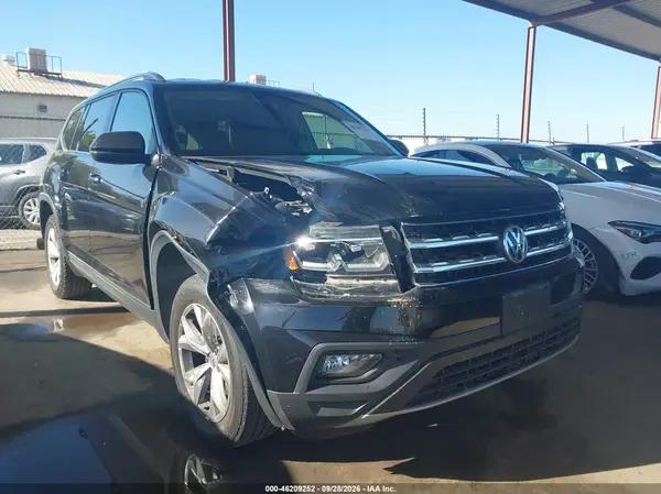 1V2DP2CA4JC600225 — 2018 Volkswagen Atlas, Передняя часть справа (Right Front), фото до ремонта
