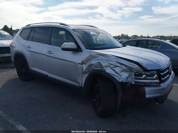 1V2EP2CA0JC600940 — 2018 Volkswagen Atlas, Передняя часть справа (Right Front), фото до ремонта