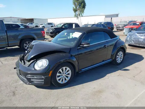2018 Volkswagen Beetle VIN 3VW5DAAT6JM511412 фото 2