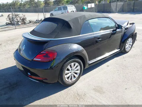2018 Volkswagen Beetle VIN 3VW5DAAT6JM511412 фото 4