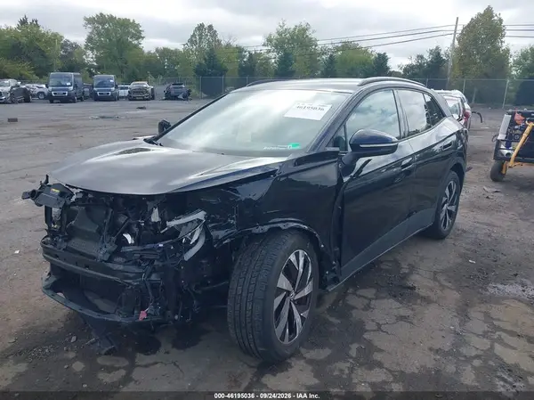 1V2BMPE85RC017732 — 2024 Volkswagen ID.4, фото 2 с аукциона IAAI, Передняя часть