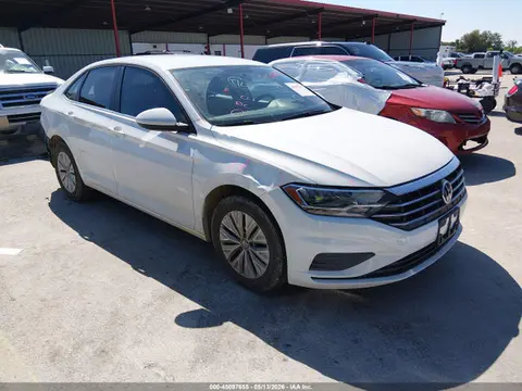 3VWC57BU2KM052220 — 2019 Volkswagen Jetta 1.4T R-Line/1.4T S/1.4T SE, Задняя часть (Rear), фото до ремонта
