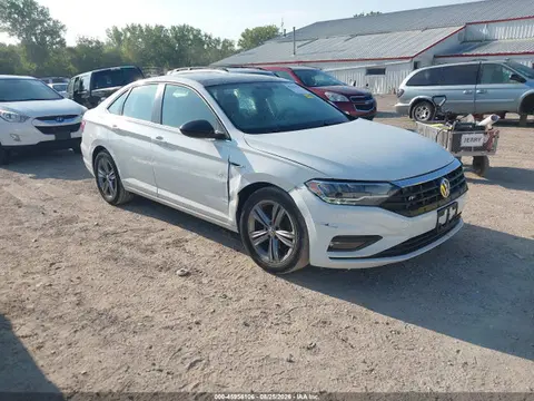 3VWC57BUXKM136785 — 2019 Volkswagen Jetta 1.4T R-Line/1.4T S/1.4T SE, Передняя часть слева (Left Front), фото до ремонта