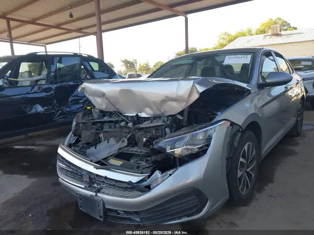 3VW5M7BU1RM055230 — 2024 Volkswagen Jetta 1.5T S, фото 2 с аукциона IAAI 13.10.2026, Передняя часть