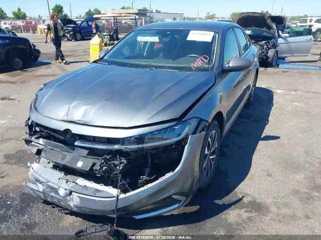 3VW5X7BU0SM047469 — 2025 Volkswagen Jetta 1.5T S, фото 2 с аукциона IAAI 14.10.2026, Передняя часть