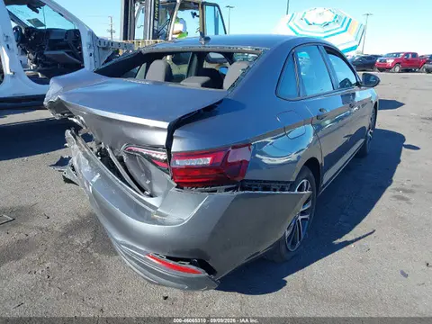2024 Volkswagen Jetta 1.5t Sport VIN 3VWBM7BU1RM040178 фото 4