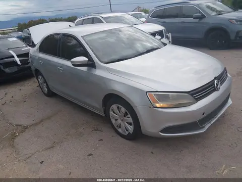3VWD17AJ7EM396671 — 2014 Volkswagen Jetta 1.8T SE, Задняя часть (Rear), фото до ремонта
