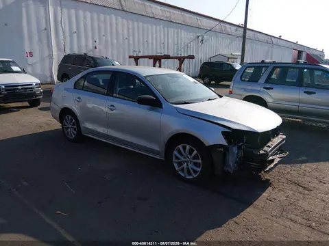 3VWD17AJ3FM323816 — 2015 Volkswagen Jetta 1.8T SE, Передняя часть (Front End), фото до ремонта