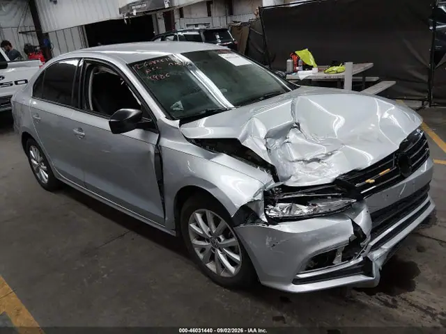 3VWD17AJXFM289986 — 2015 Volkswagen Jetta 1.8T SE, Передняя часть справа (Right Front), фото до ремонта